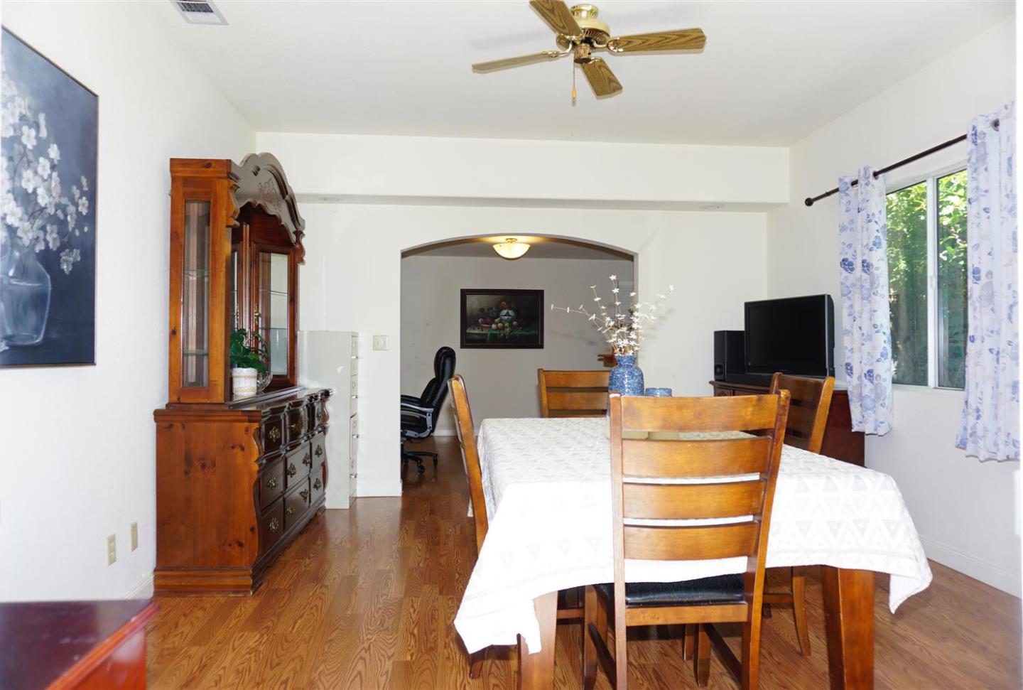 Detail Gallery Image 9 of 23 For 1755 Townsend Ave, Santa Clara,  CA 95051 - 3 Beds | 2 Baths