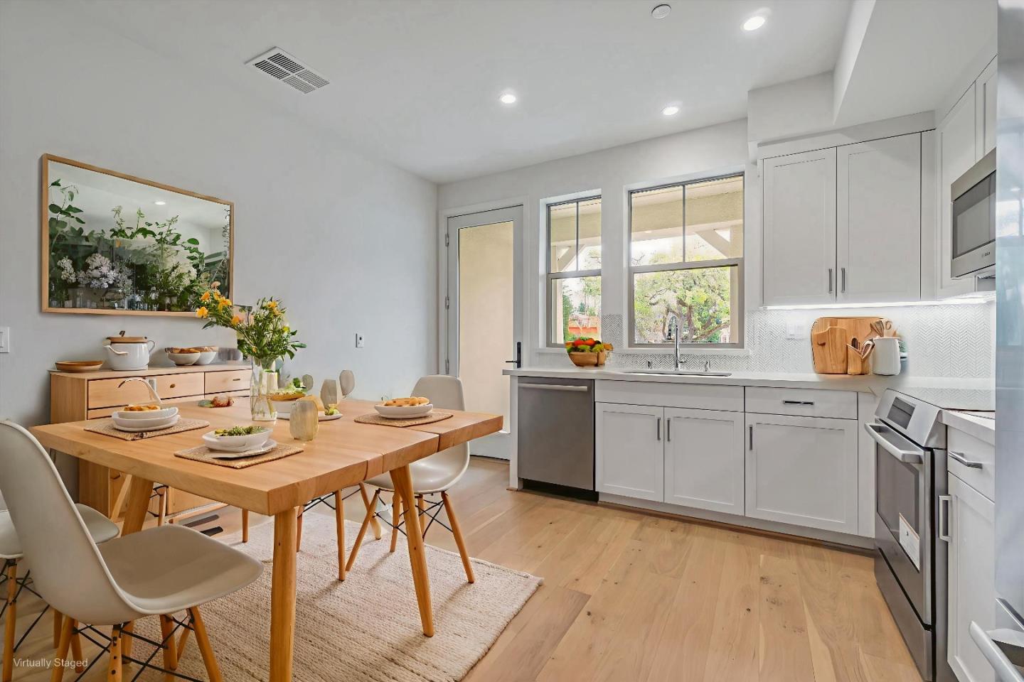 Detail Gallery Image 7 of 22 For 230 Oak Cir, Walnut Creek,  CA 94597 - 3 Beds | 3 Baths
