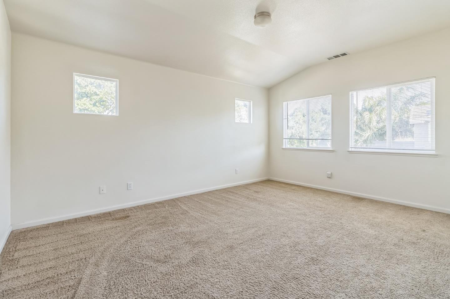Detail Gallery Image 12 of 31 For 1160 Bellflower Way, Los Banos,  CA 93635 - 4 Beds | 3 Baths