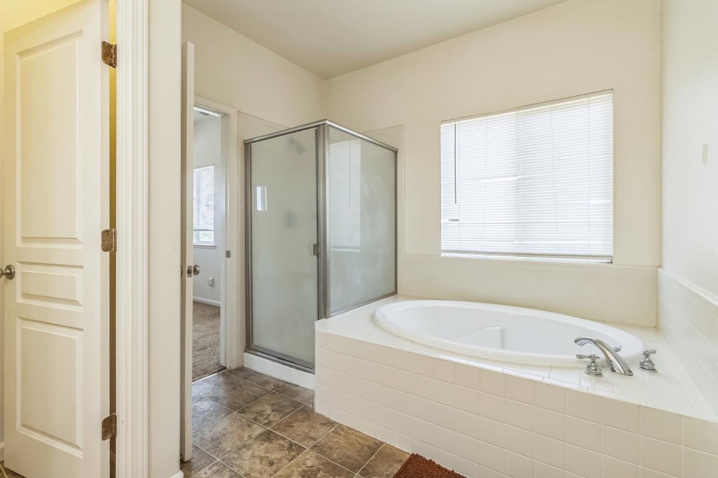 Detail Gallery Image 21 of 31 For 1160 Bellflower Way, Los Banos,  CA 93635 - 4 Beds | 3 Baths
