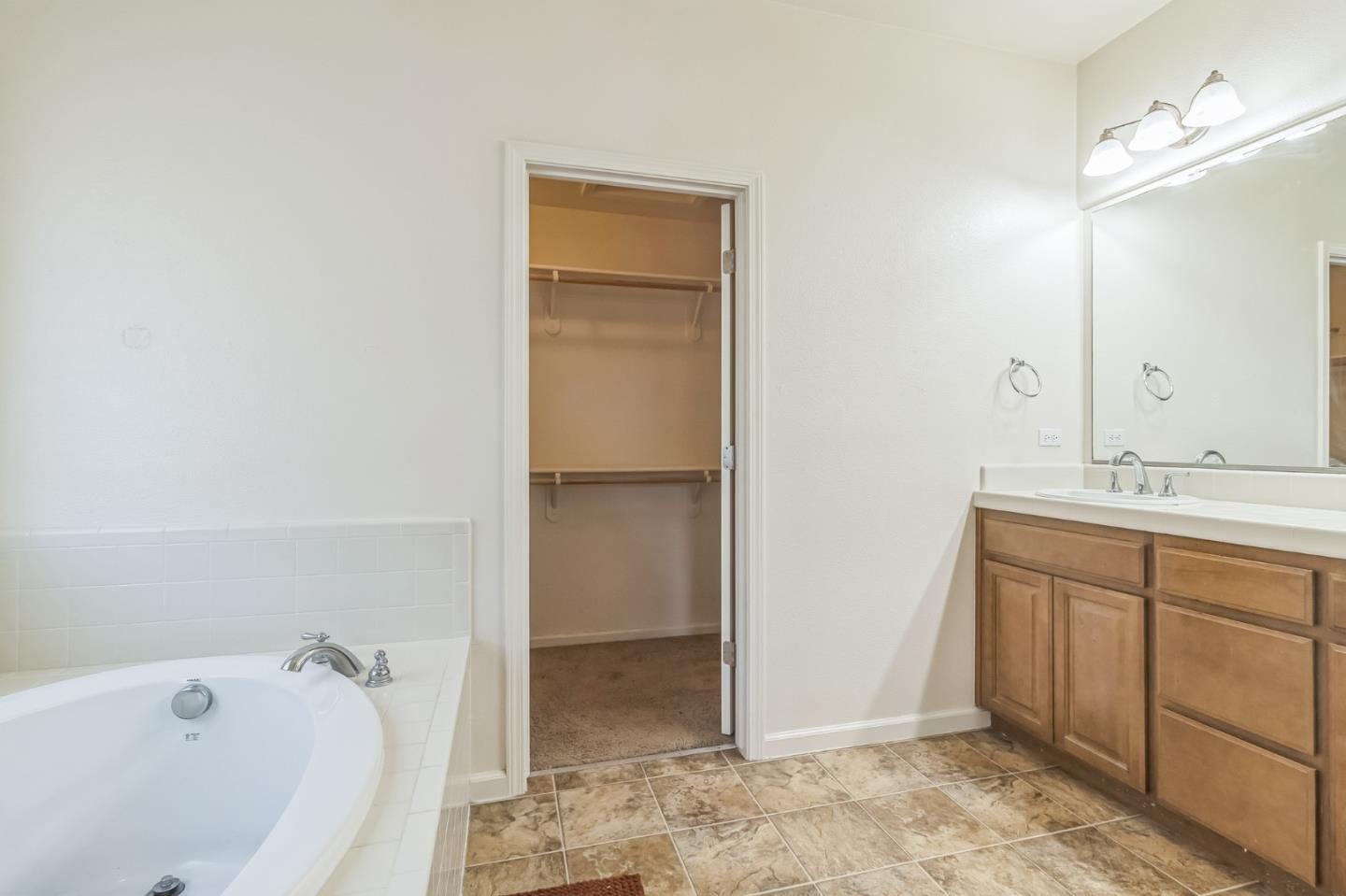 Detail Gallery Image 22 of 31 For 1160 Bellflower Way, Los Banos,  CA 93635 - 4 Beds | 3 Baths