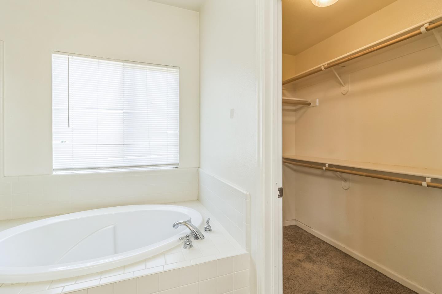 Detail Gallery Image 23 of 31 For 1160 Bellflower Way, Los Banos,  CA 93635 - 4 Beds | 3 Baths