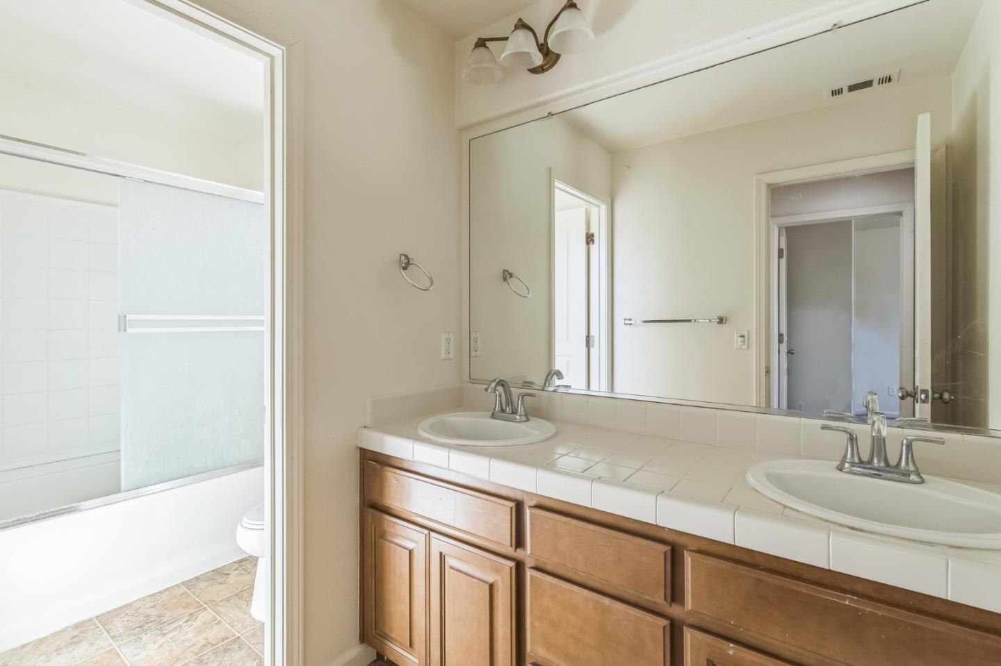 Detail Gallery Image 25 of 31 For 1160 Bellflower Way, Los Banos,  CA 93635 - 4 Beds | 3 Baths