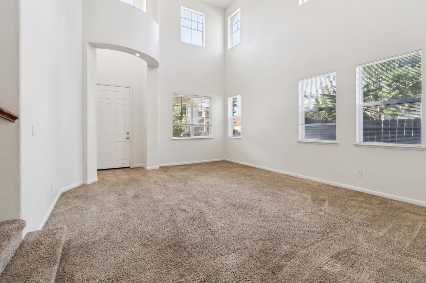 Detail Gallery Image 3 of 31 For 1160 Bellflower Way, Los Banos,  CA 93635 - 4 Beds | 3 Baths