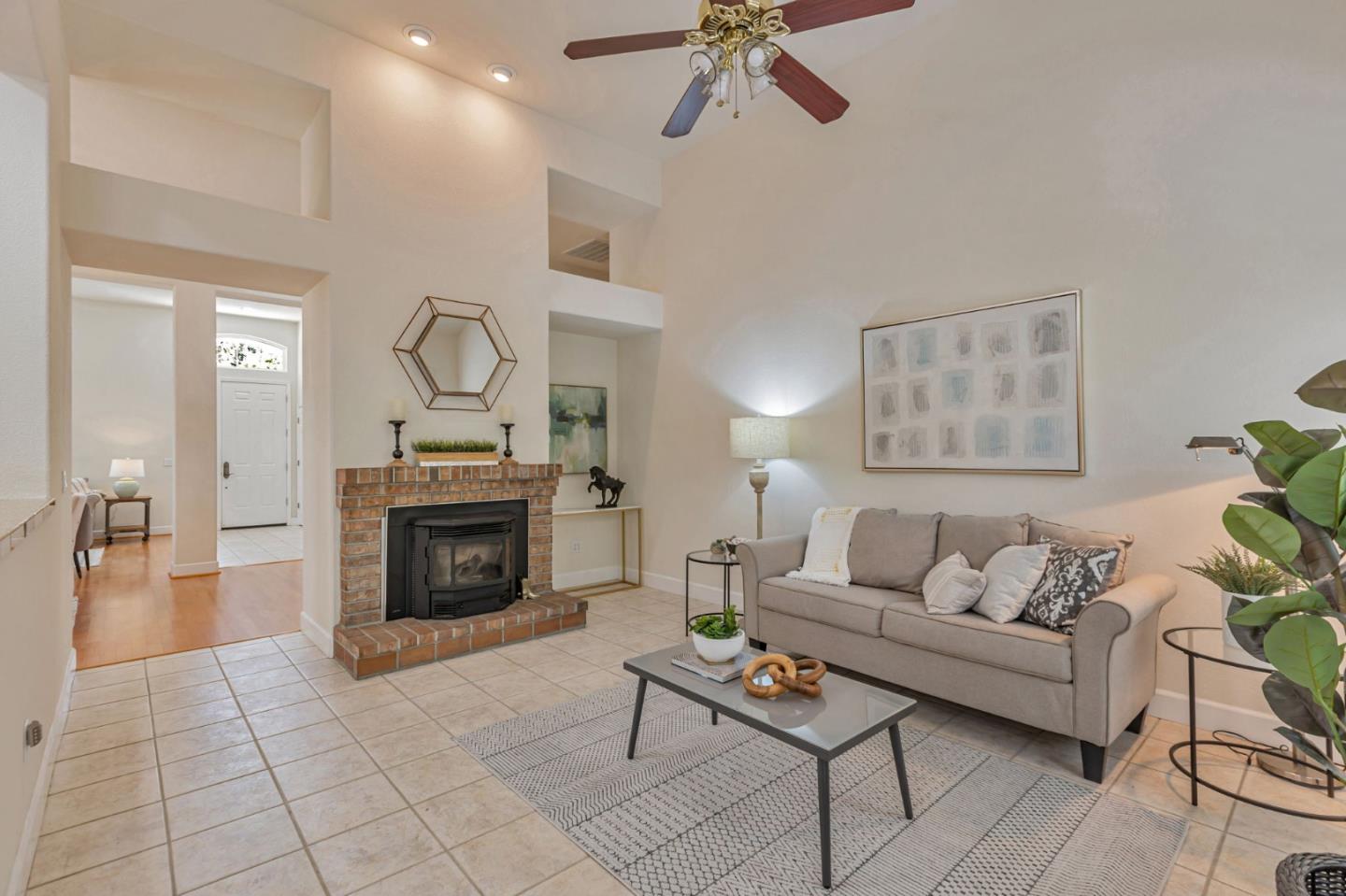 Detail Gallery Image 10 of 63 For 18400 Capistrano Way, Morgan Hill,  CA 95037 - 4 Beds | 2/1 Baths