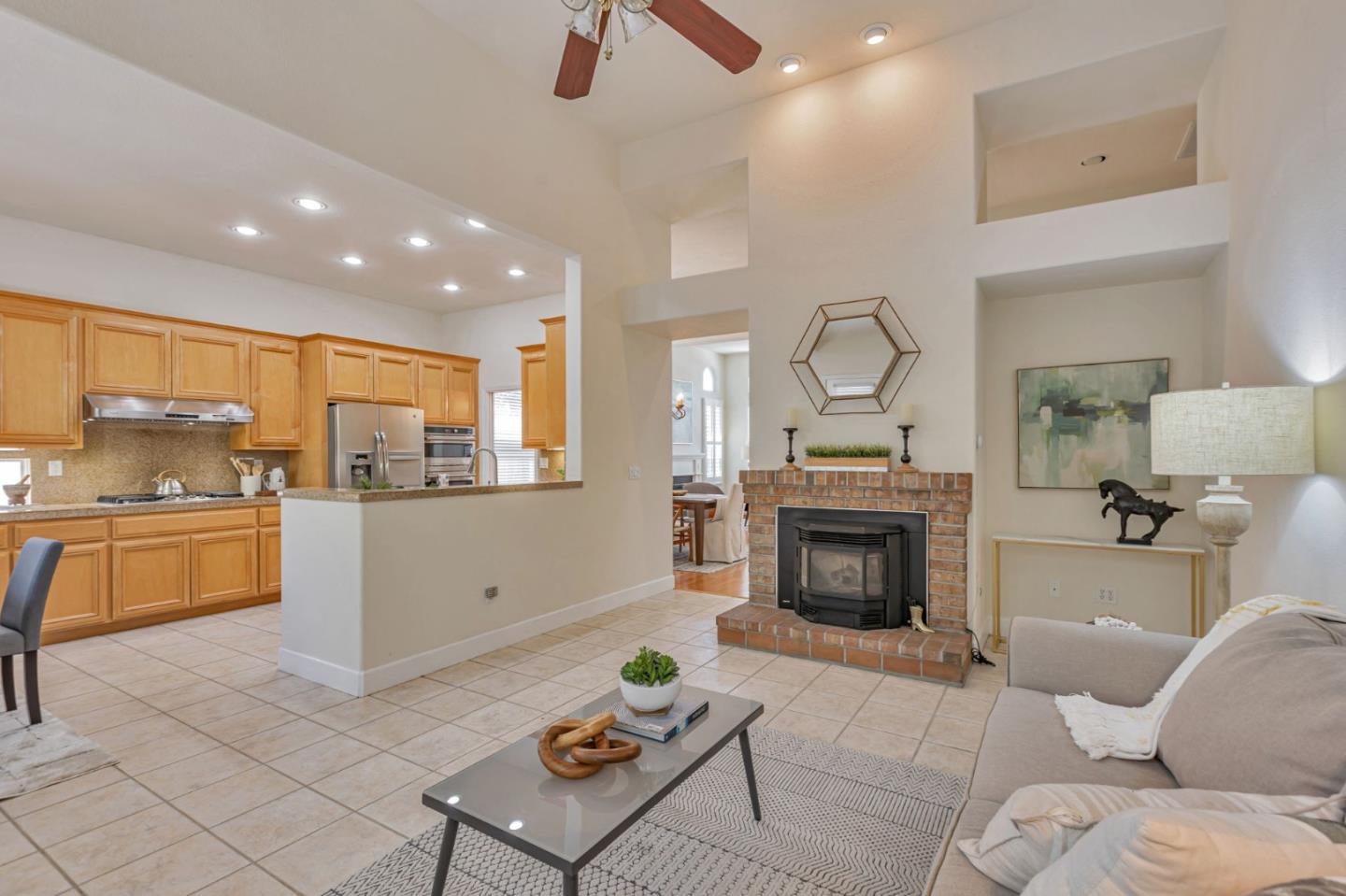 Detail Gallery Image 11 of 63 For 18400 Capistrano Way, Morgan Hill,  CA 95037 - 4 Beds | 2/1 Baths