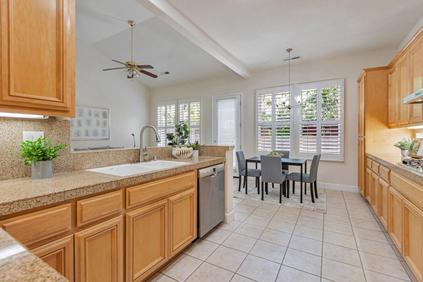 Detail Gallery Image 14 of 63 For 18400 Capistrano Way, Morgan Hill,  CA 95037 - 4 Beds | 2/1 Baths