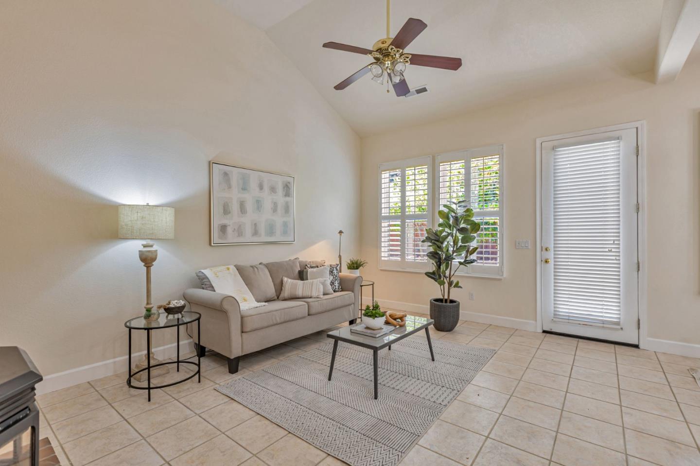 Detail Gallery Image 9 of 63 For 18400 Capistrano Way, Morgan Hill,  CA 95037 - 4 Beds | 2/1 Baths