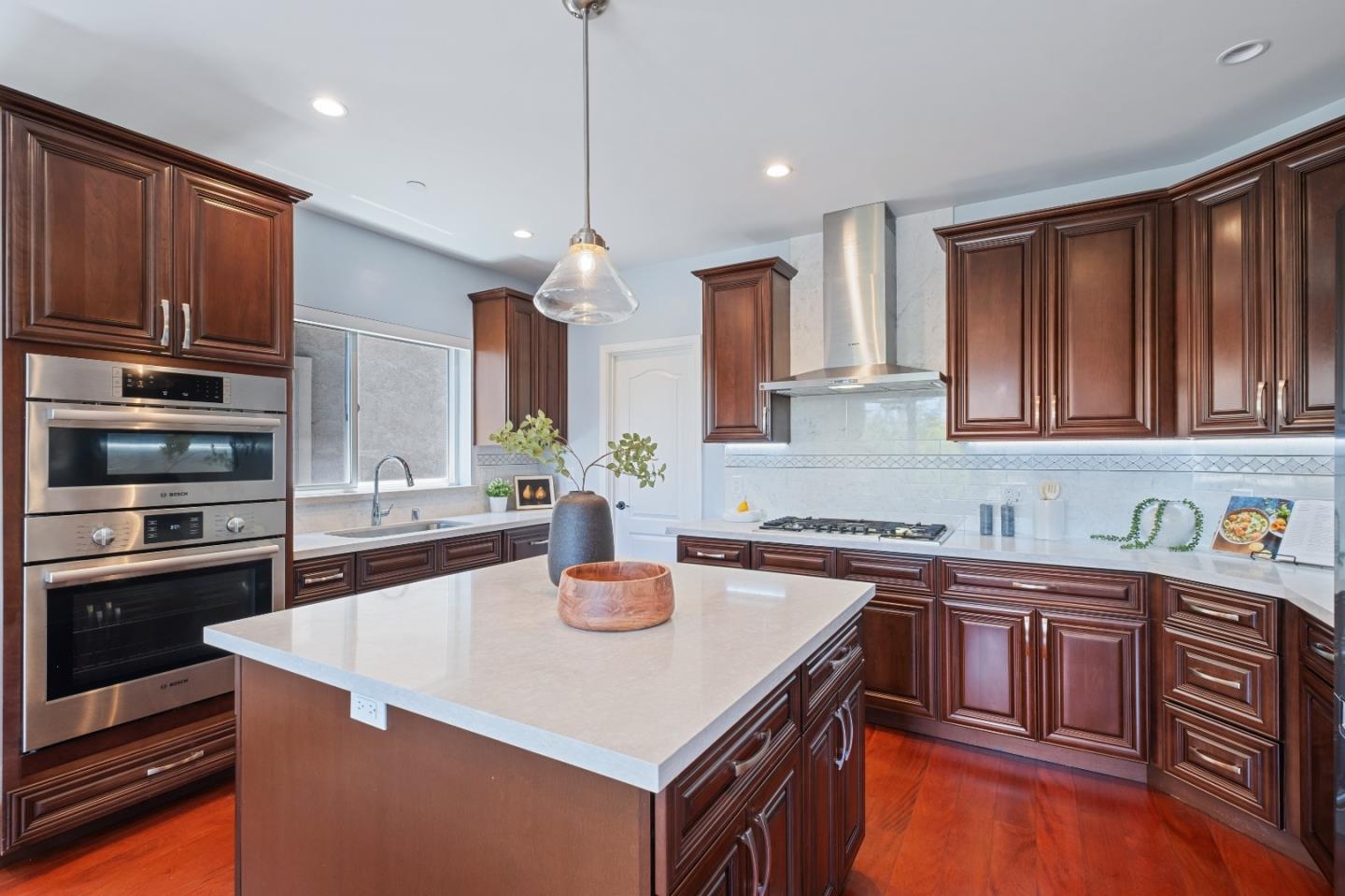 Detail Gallery Image 11 of 49 For 1331 Araujo St, San Jose,  CA 95131 - 4 Beds | 4 Baths