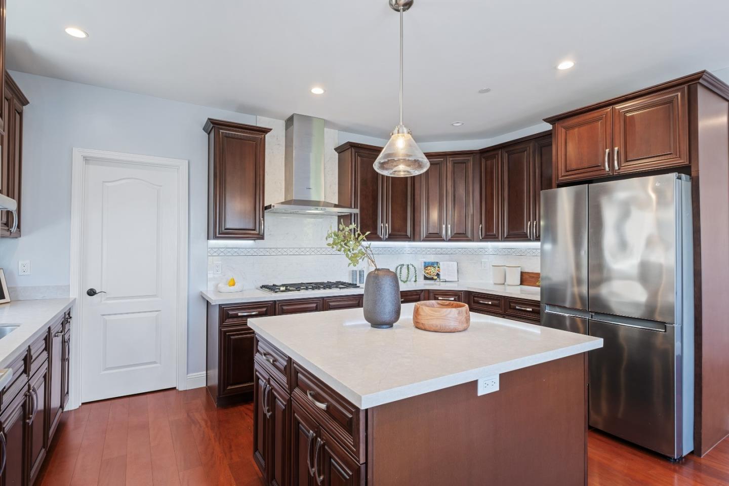 Detail Gallery Image 12 of 49 For 1331 Araujo St, San Jose,  CA 95131 - 4 Beds | 4 Baths