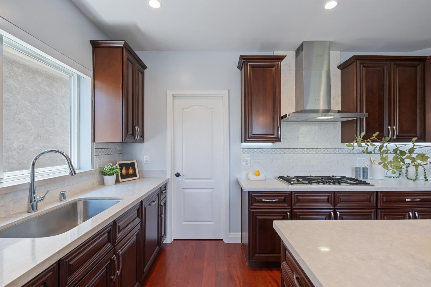 Detail Gallery Image 17 of 49 For 1331 Araujo St, San Jose,  CA 95131 - 4 Beds | 4 Baths