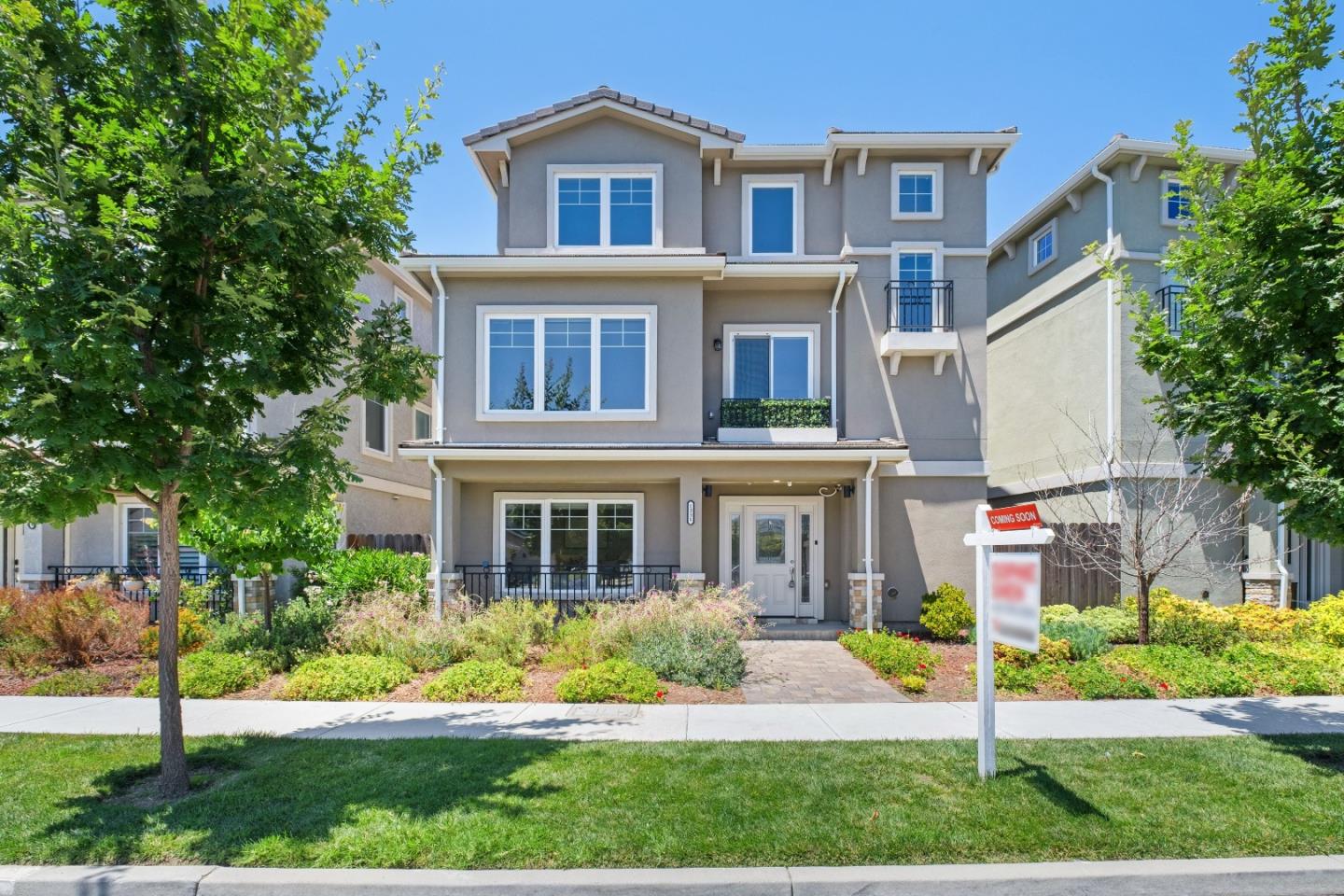 Detail Gallery Image 3 of 49 For 1331 Araujo St, San Jose,  CA 95131 - 4 Beds | 4 Baths
