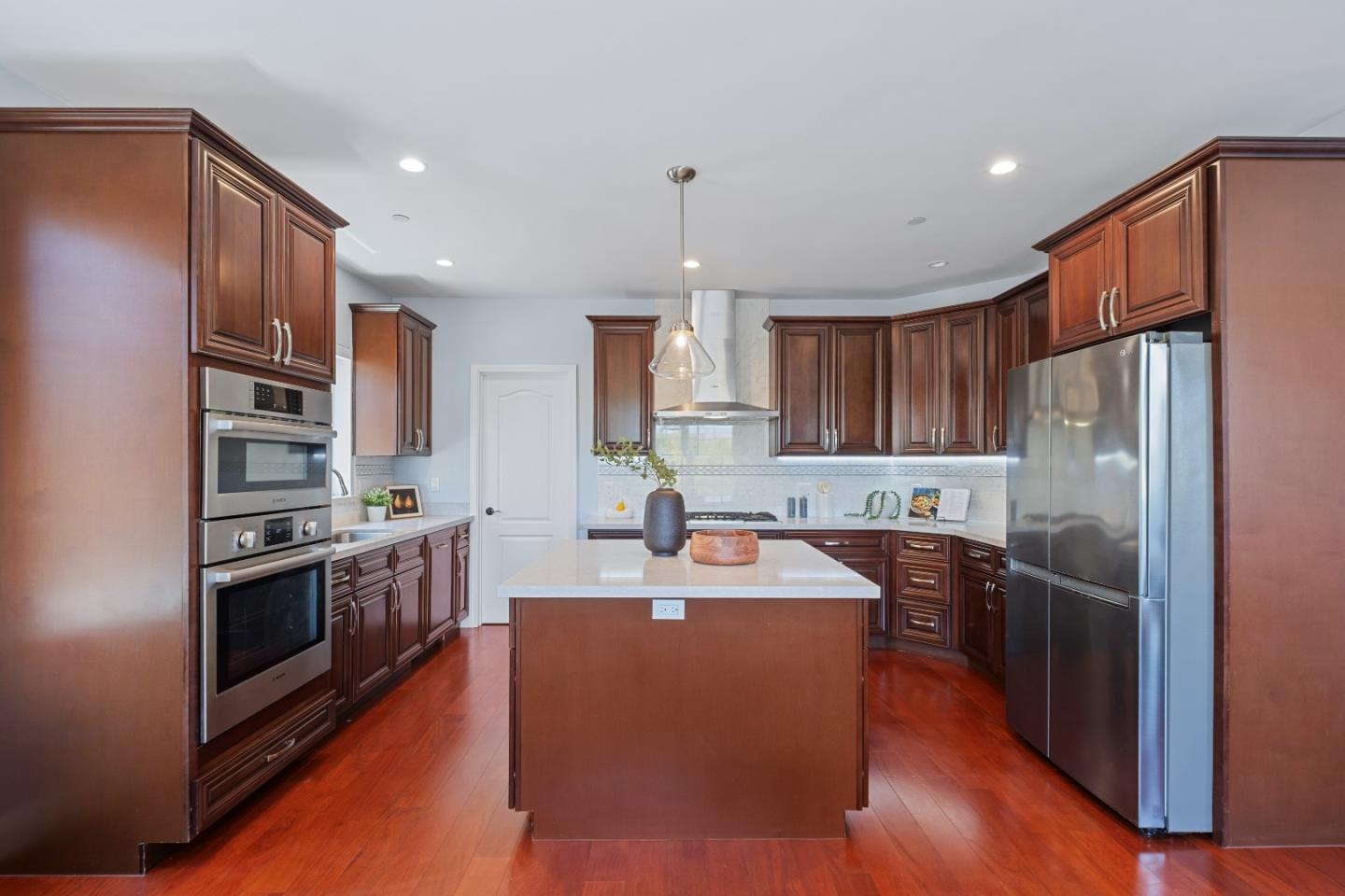 Detail Gallery Image 4 of 49 For 1331 Araujo St, San Jose,  CA 95131 - 4 Beds | 4 Baths