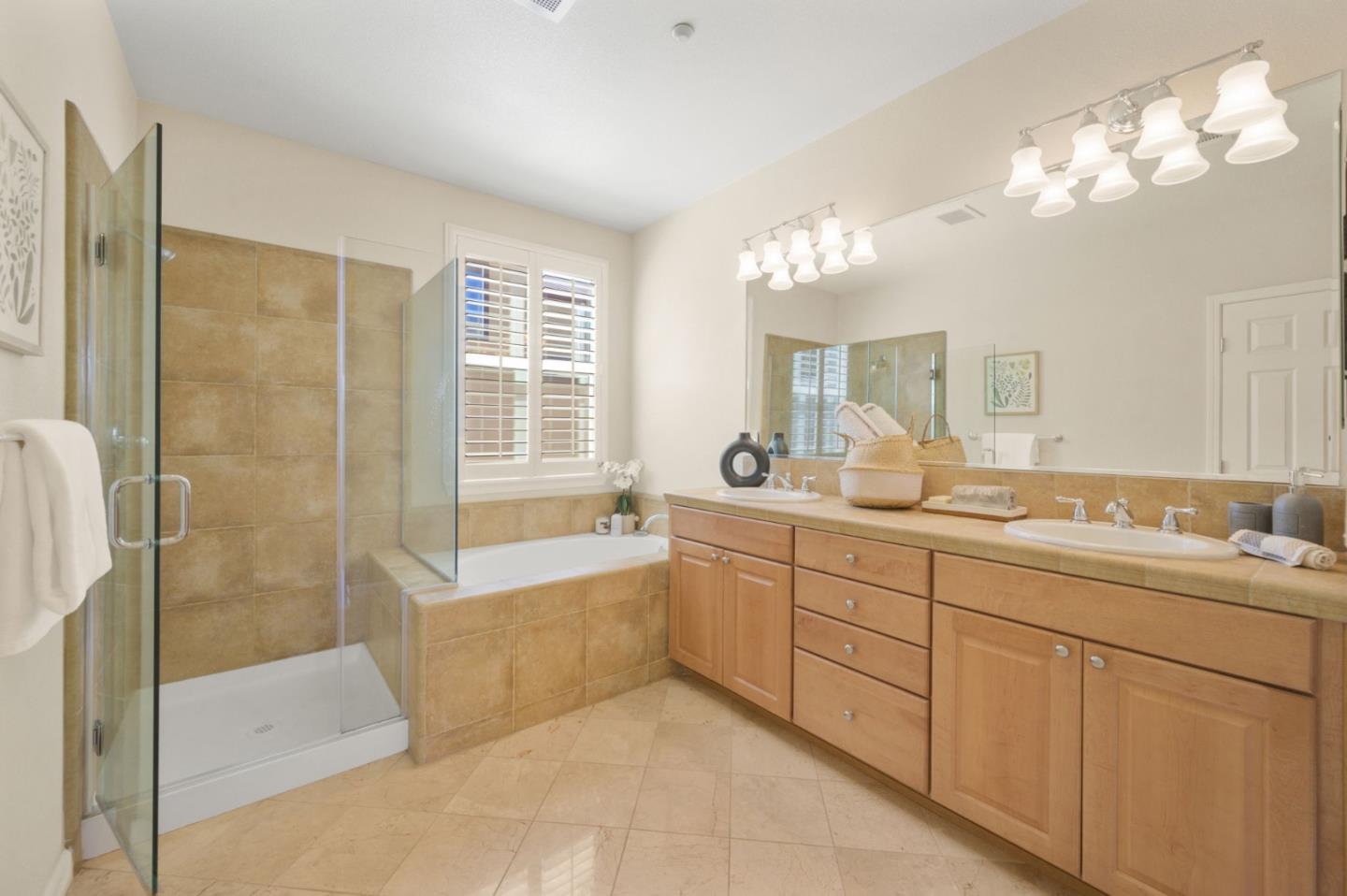 Detail Gallery Image 10 of 26 For 801 Font Ter, San Jose,  CA 95126 - 2 Beds | 2/1 Baths