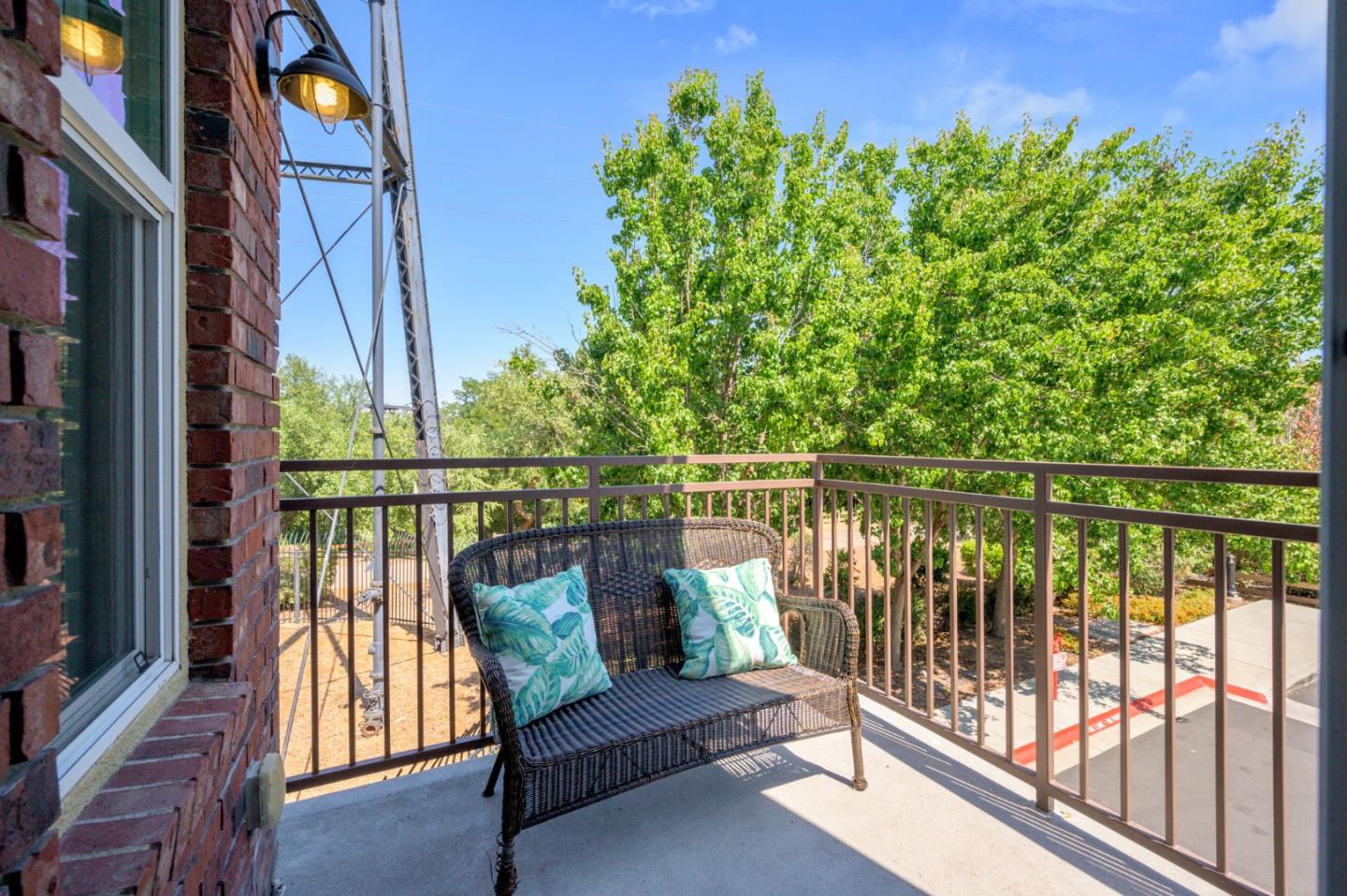 Detail Gallery Image 15 of 26 For 801 Font Ter, San Jose,  CA 95126 - 2 Beds | 2/1 Baths
