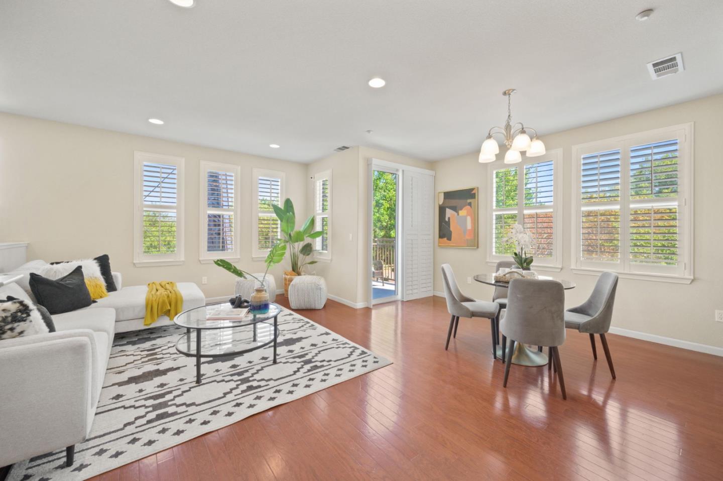 Detail Gallery Image 2 of 26 For 801 Font Ter, San Jose,  CA 95126 - 2 Beds | 2/1 Baths