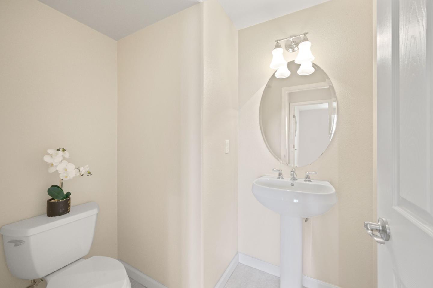 Detail Gallery Image 8 of 26 For 801 Font Ter, San Jose,  CA 95126 - 2 Beds | 2/1 Baths