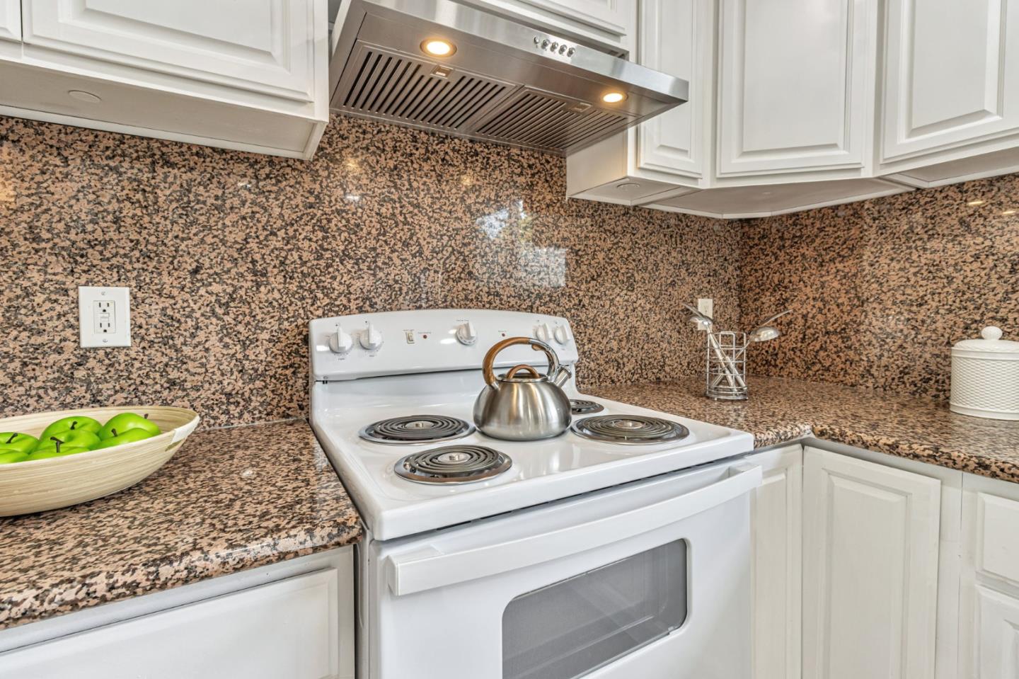 Detail Gallery Image 9 of 27 For 3293 Column Ct, San Jose,  CA 95111 - 3 Beds | 1/1 Baths