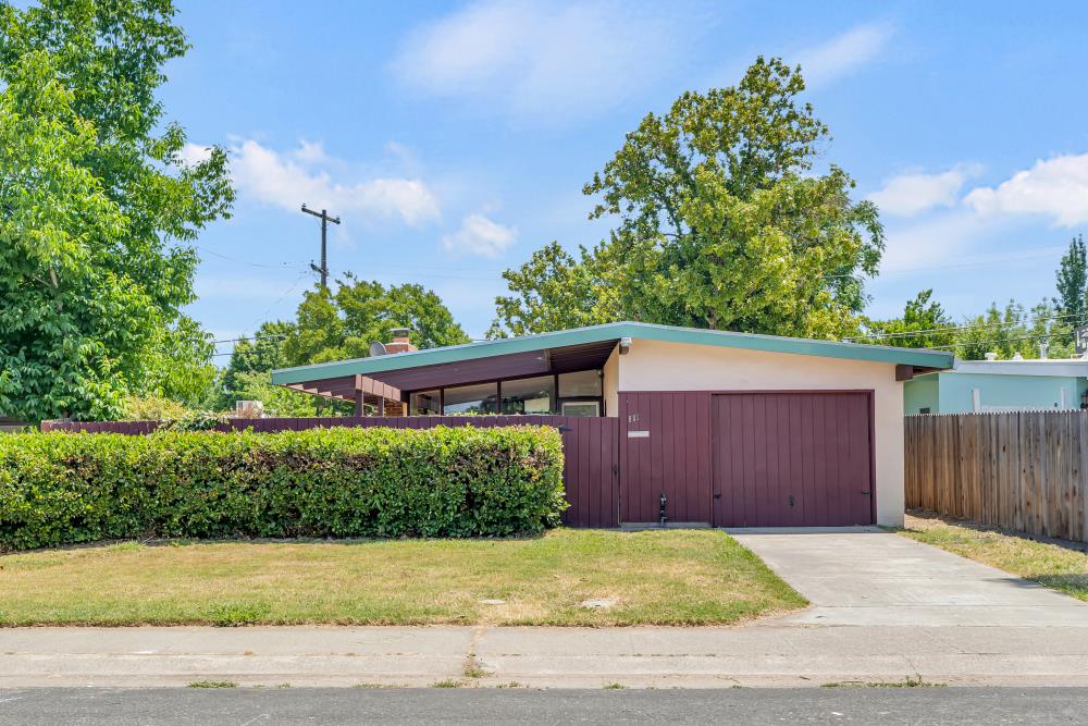 Detail Gallery Image 1 of 34 For 801 Douglas St, West Sacramento,  CA 95605 - 3 Beds | 1 Baths
