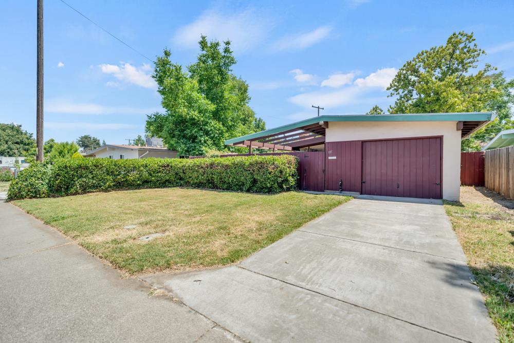 Detail Gallery Image 2 of 34 For 801 Douglas St, West Sacramento,  CA 95605 - 3 Beds | 1 Baths