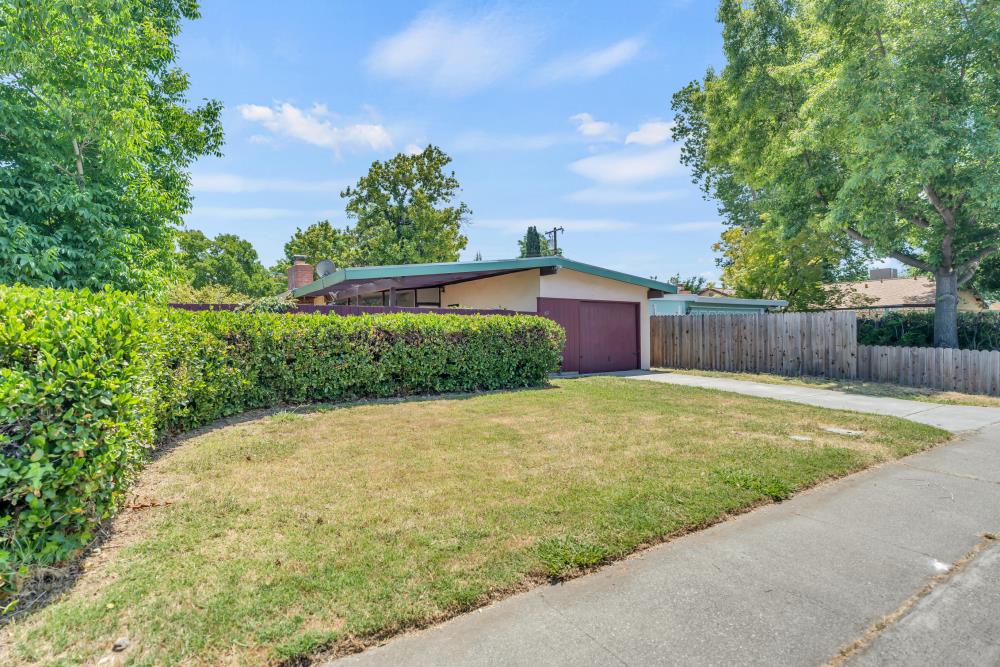Detail Gallery Image 3 of 34 For 801 Douglas St, West Sacramento,  CA 95605 - 3 Beds | 1 Baths