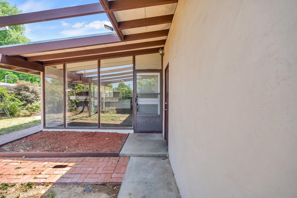 Detail Gallery Image 4 of 34 For 801 Douglas St, West Sacramento,  CA 95605 - 3 Beds | 1 Baths