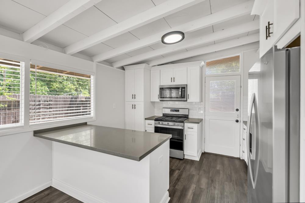 Detail Gallery Image 8 of 34 For 801 Douglas St, West Sacramento,  CA 95605 - 3 Beds | 1 Baths