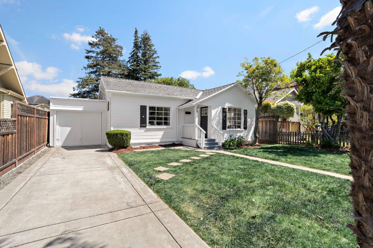 Detail Gallery Image 10 of 36 For 209 Bayswater Ave, Burlingame,  CA 94010 - 2 Beds | 1 Baths