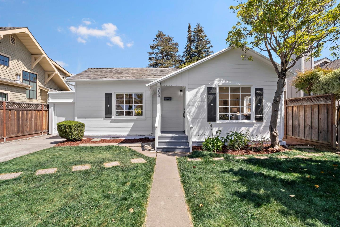 Detail Gallery Image 13 of 36 For 209 Bayswater Ave, Burlingame,  CA 94010 - 2 Beds | 1 Baths