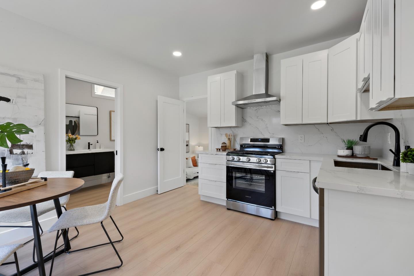 Detail Gallery Image 2 of 36 For 209 Bayswater Ave, Burlingame,  CA 94010 - 2 Beds | 1 Baths