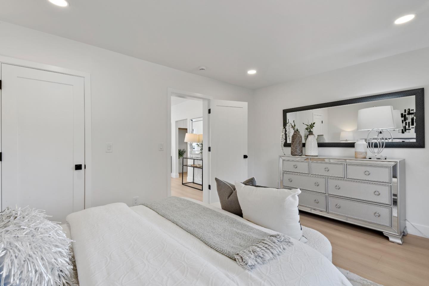 Detail Gallery Image 24 of 36 For 209 Bayswater Ave, Burlingame,  CA 94010 - 2 Beds | 1 Baths
