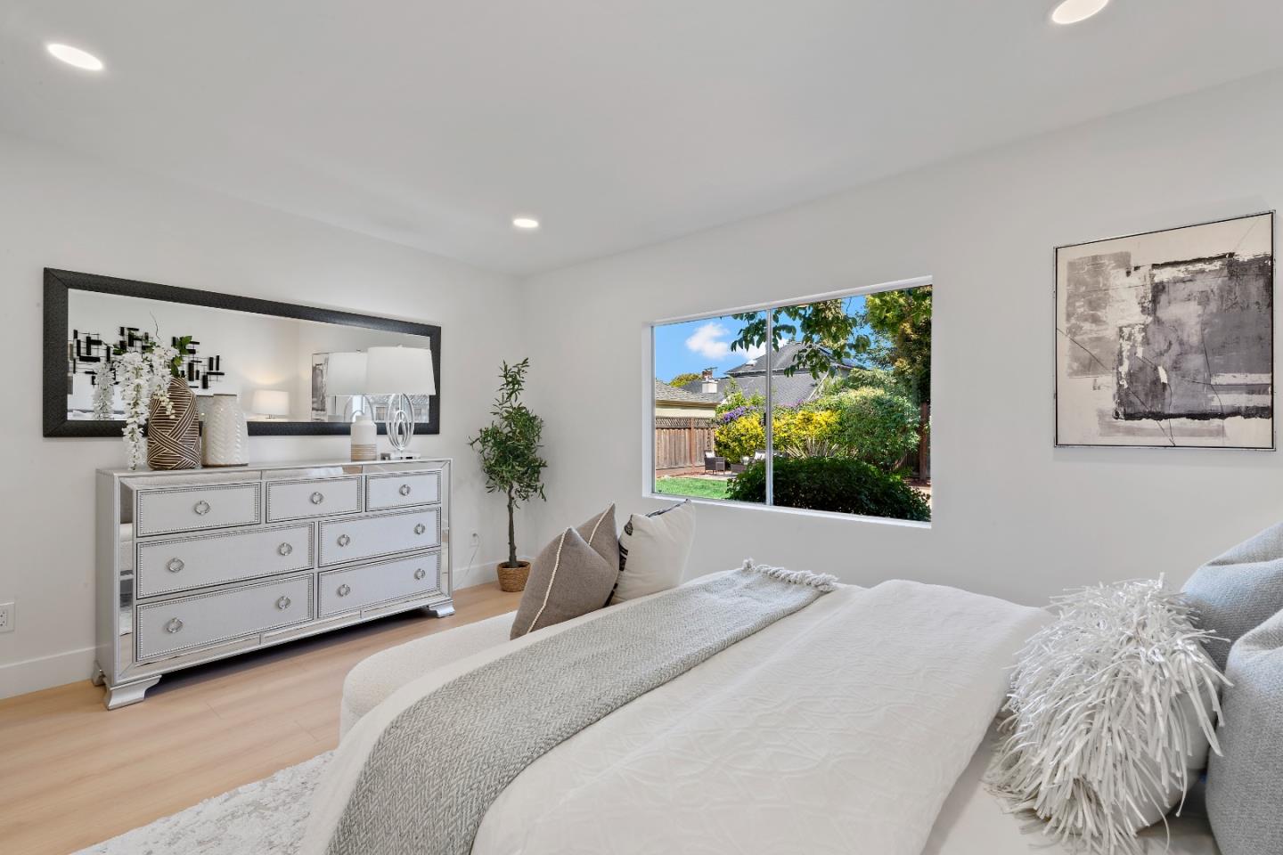 Detail Gallery Image 25 of 36 For 209 Bayswater Ave, Burlingame,  CA 94010 - 2 Beds | 1 Baths