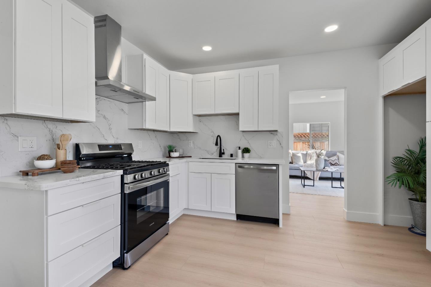 Detail Gallery Image 7 of 36 For 209 Bayswater Ave, Burlingame,  CA 94010 - 2 Beds | 1 Baths
