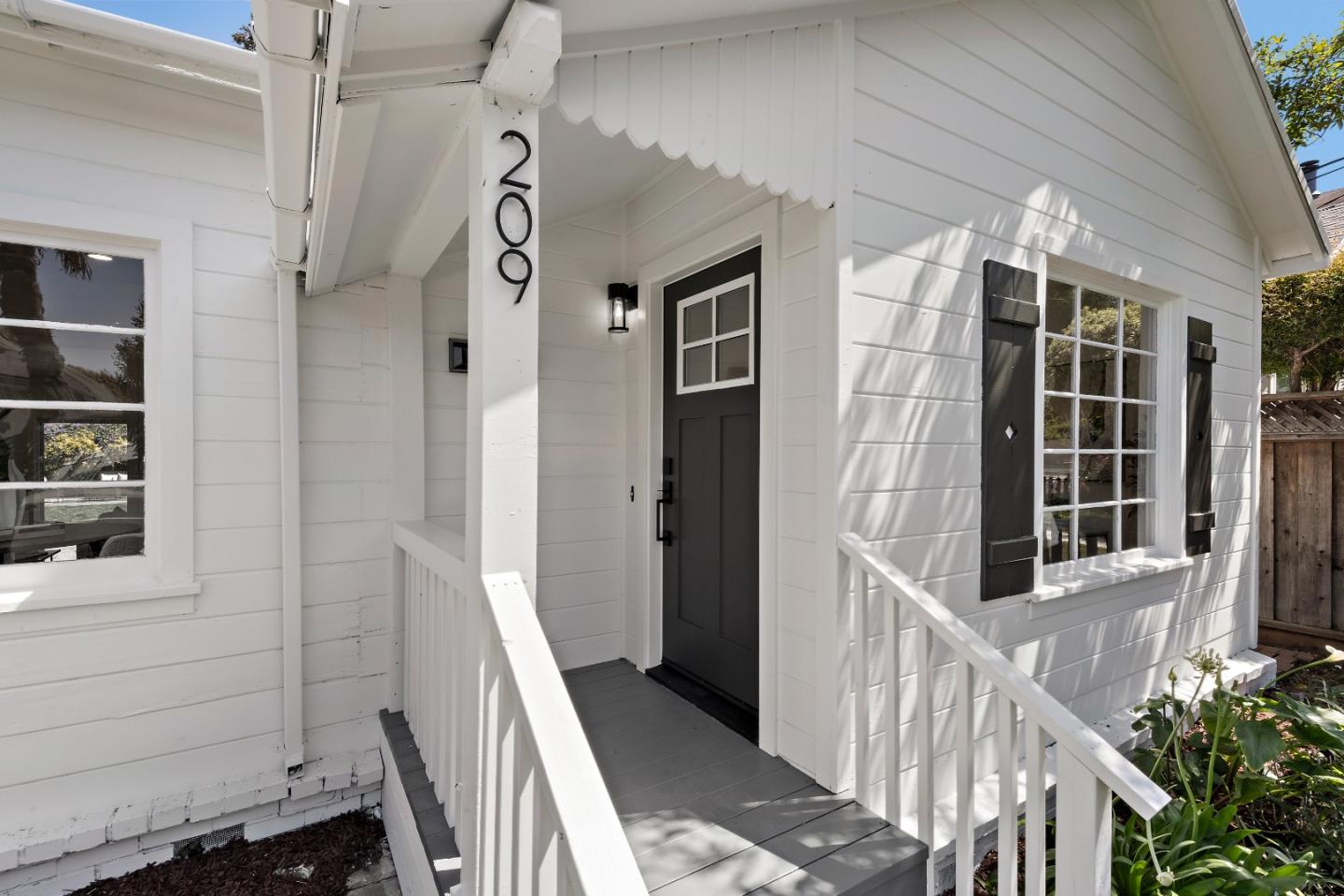 Detail Gallery Image 8 of 36 For 209 Bayswater Ave, Burlingame,  CA 94010 - 2 Beds | 1 Baths