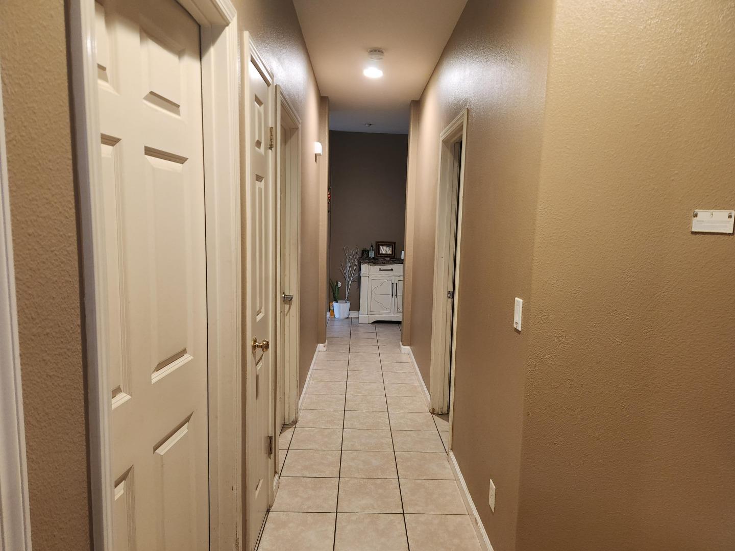 Detail Gallery Image 13 of 22 For 1875 Lancashire Dr, Salinas,  CA 93906 - 3 Beds | 2 Baths
