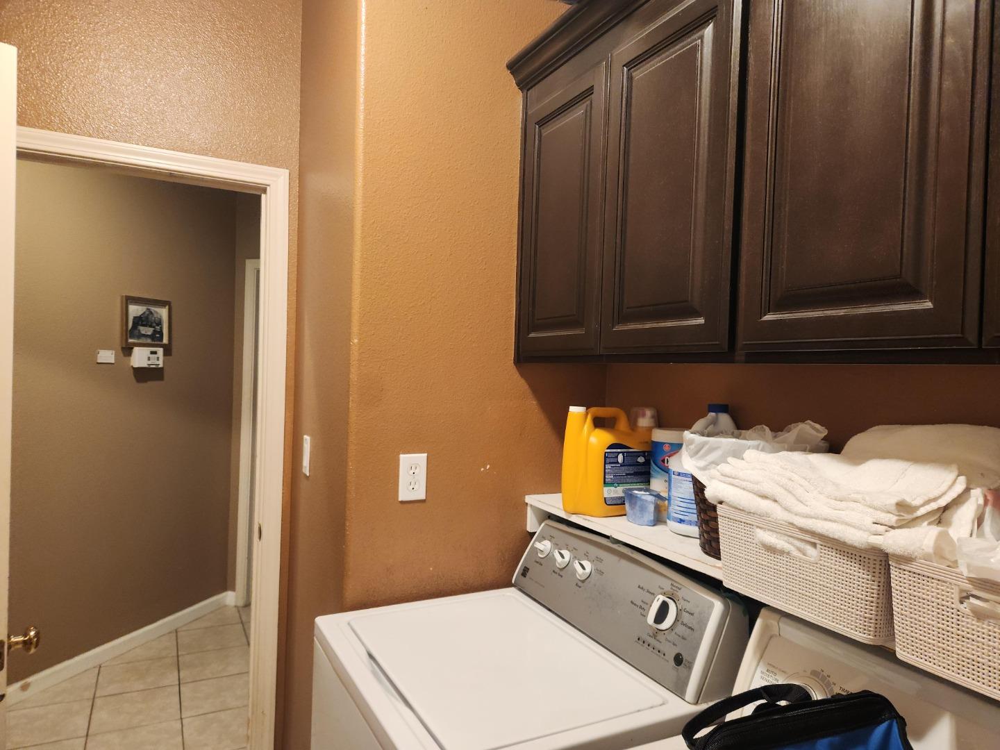 Detail Gallery Image 14 of 22 For 1875 Lancashire Dr, Salinas,  CA 93906 - 3 Beds | 2 Baths