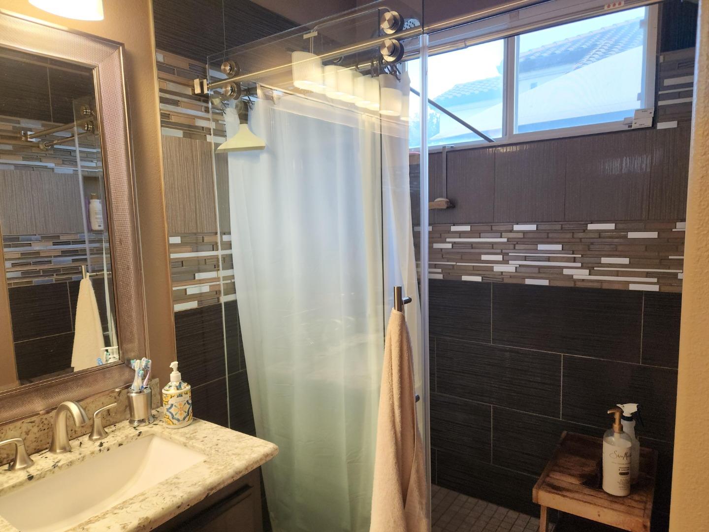 Detail Gallery Image 17 of 22 For 1875 Lancashire Dr, Salinas,  CA 93906 - 3 Beds | 2 Baths