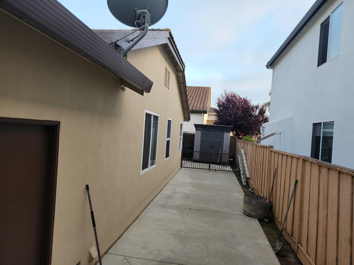 Detail Gallery Image 20 of 22 For 1875 Lancashire Dr, Salinas,  CA 93906 - 3 Beds | 2 Baths