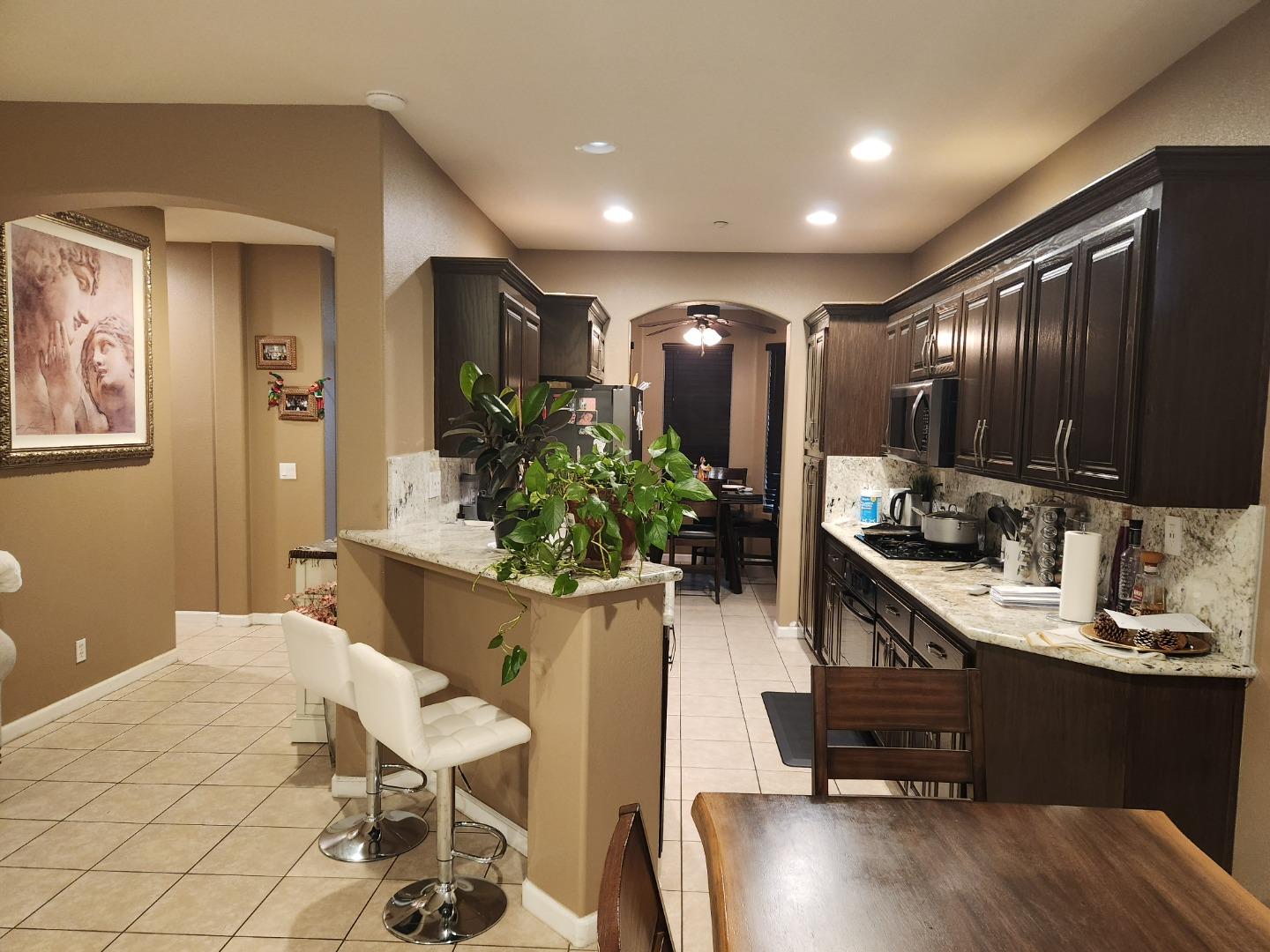 Detail Gallery Image 4 of 22 For 1875 Lancashire Dr, Salinas,  CA 93906 - 3 Beds | 2 Baths