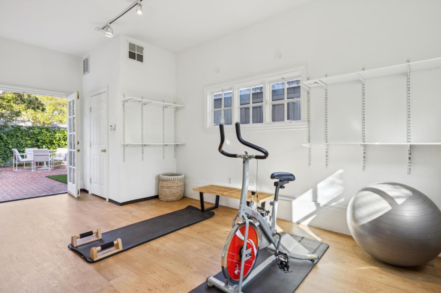 Detail Gallery Image 33 of 39 For 2149 High St, Palo Alto,  CA 94301 - 4 Beds | 3/1 Baths