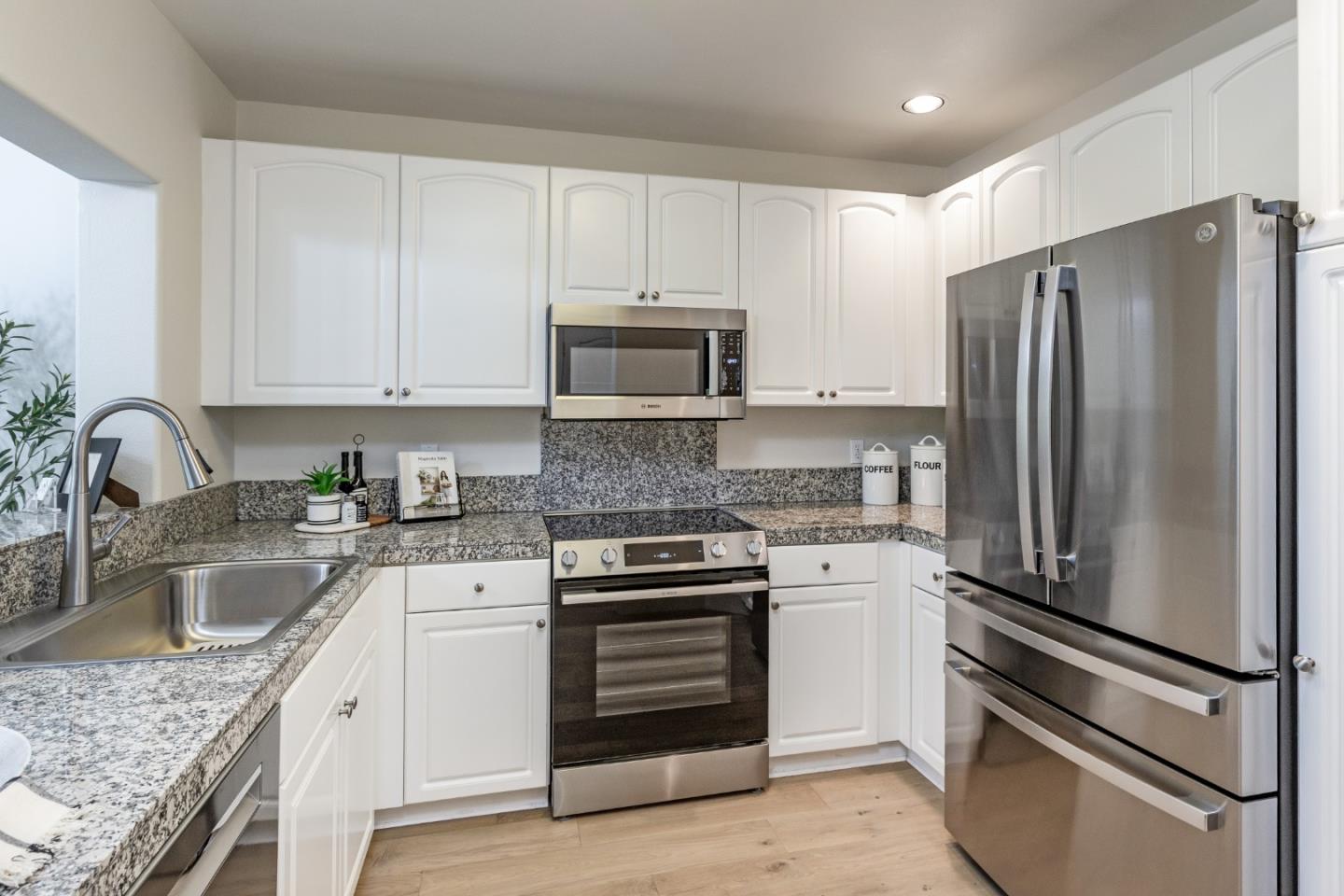 Detail Gallery Image 10 of 33 For 1 W Edith Ave #C214,  Los Altos,  CA 94022 - 1 Beds | 2 Baths