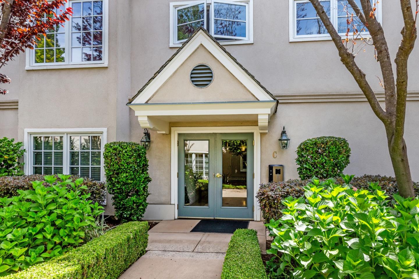 Detail Gallery Image 2 of 33 For 1 W Edith Ave #C214,  Los Altos,  CA 94022 - 1 Beds | 2 Baths