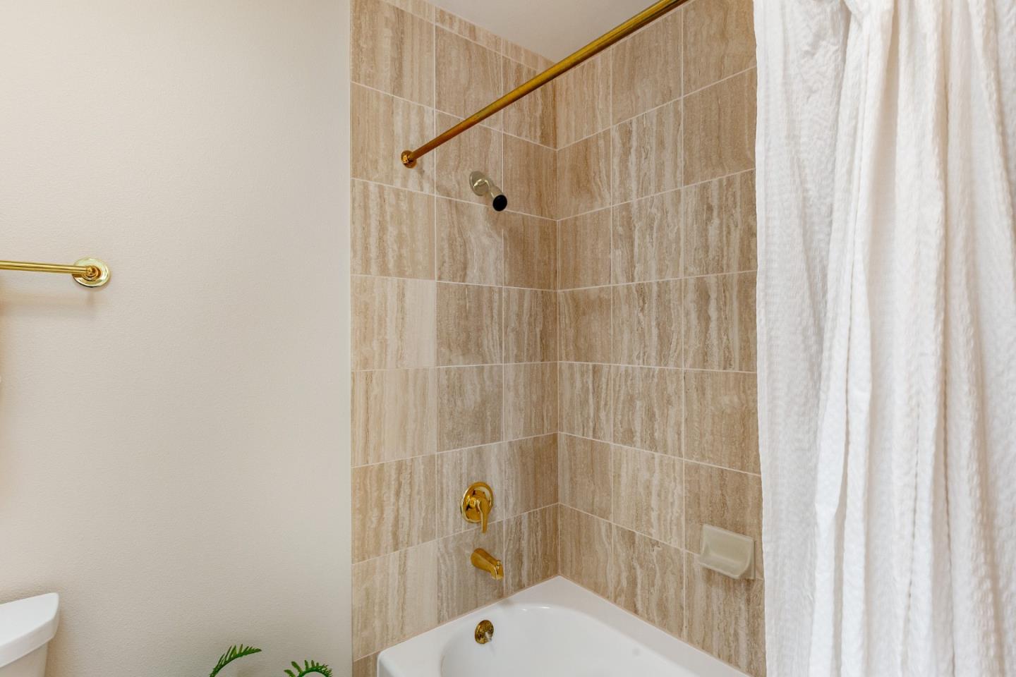 Detail Gallery Image 22 of 33 For 1 W Edith Ave #C214,  Los Altos,  CA 94022 - 1 Beds | 2 Baths