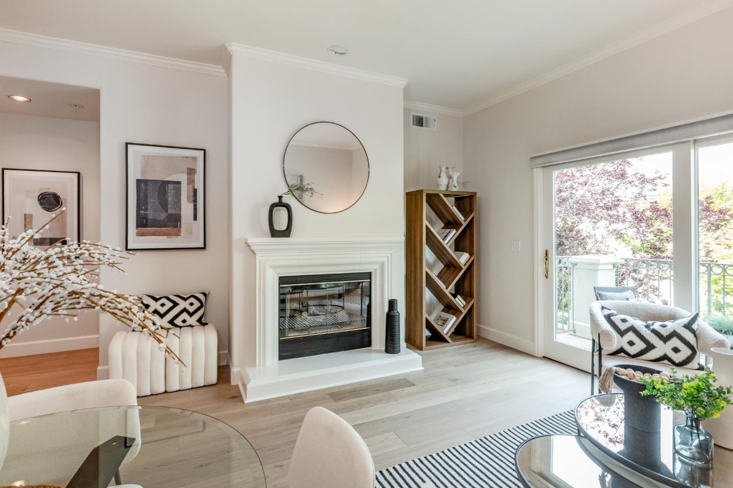 Detail Gallery Image 4 of 33 For 1 W Edith Ave #C214,  Los Altos,  CA 94022 - 1 Beds | 2 Baths