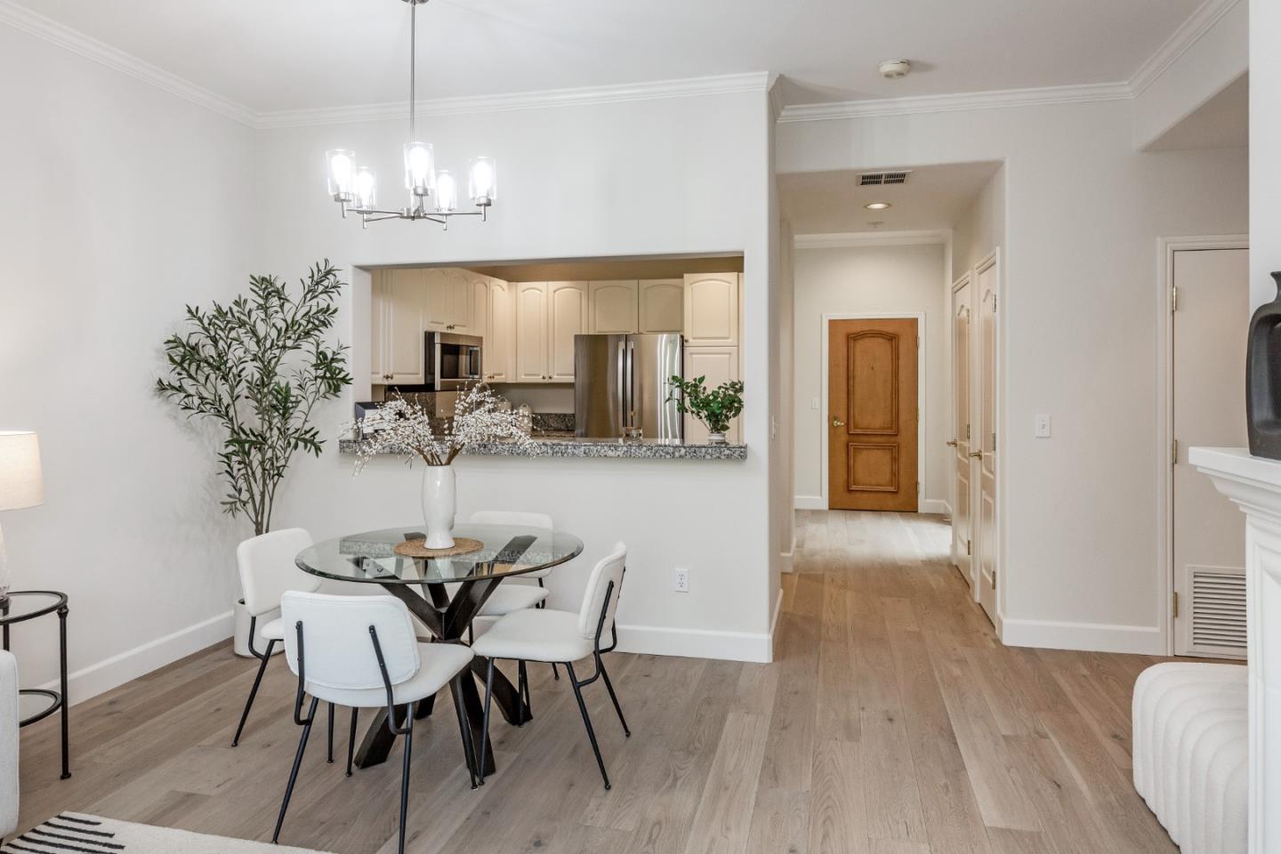 Detail Gallery Image 6 of 33 For 1 W Edith Ave #C214,  Los Altos,  CA 94022 - 1 Beds | 2 Baths