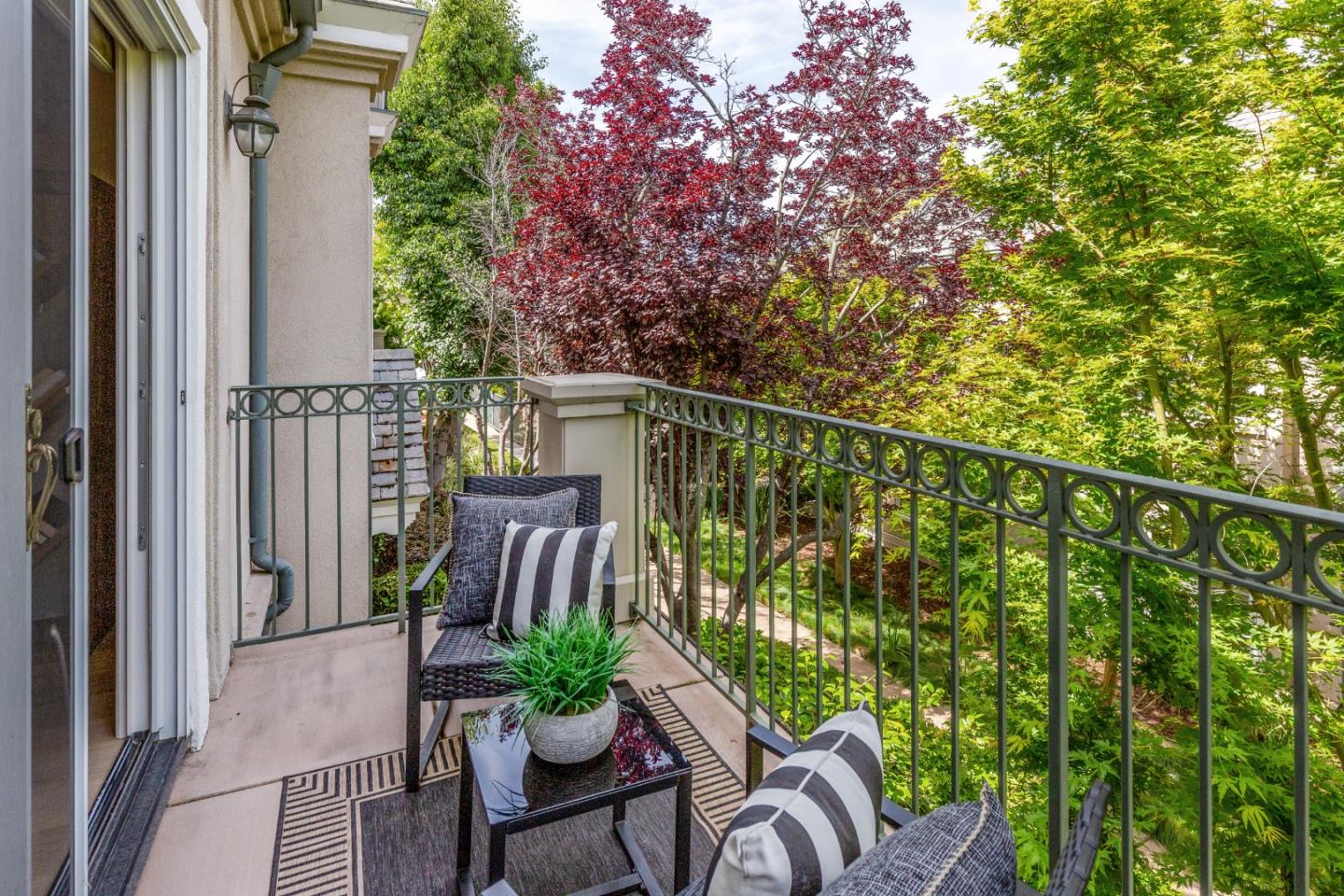 Detail Gallery Image 7 of 33 For 1 W Edith Ave #C214,  Los Altos,  CA 94022 - 1 Beds | 2 Baths