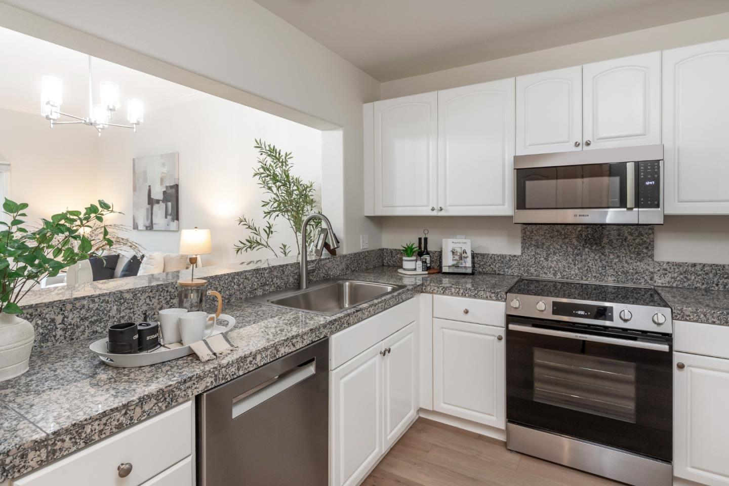 Detail Gallery Image 9 of 33 For 1 W Edith Ave #C214,  Los Altos,  CA 94022 - 1 Beds | 2 Baths