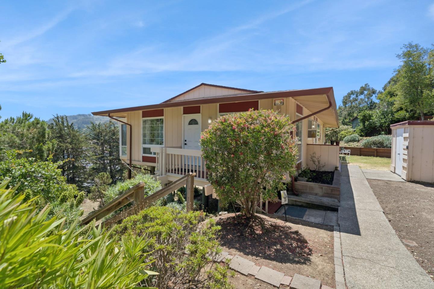 Detail Gallery Image 5 of 34 For 54 Buckelew St, Sausalito,  CA 94965 - 4 Beds | 2 Baths