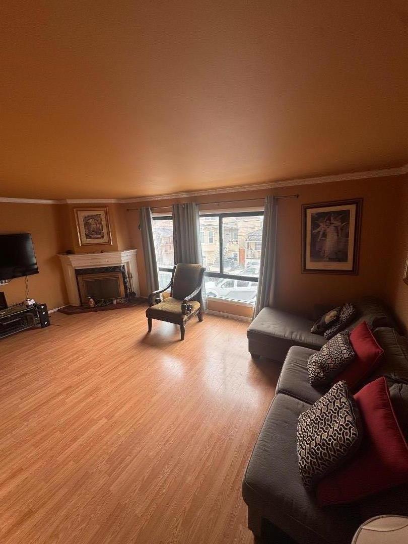 Detail Gallery Image 4 of 13 For 239 Miriam St, Daly City,  CA 94014 - 2 Beds | 1 Baths