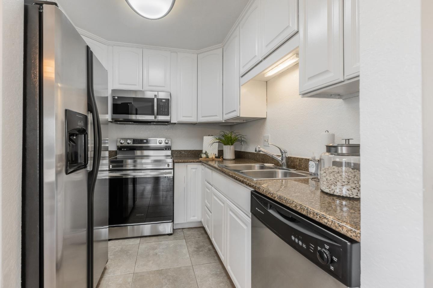 Detail Gallery Image 6 of 17 For 32 Astrida Dr #2,  Hayward,  CA 94544 - 2 Beds | 1 Baths